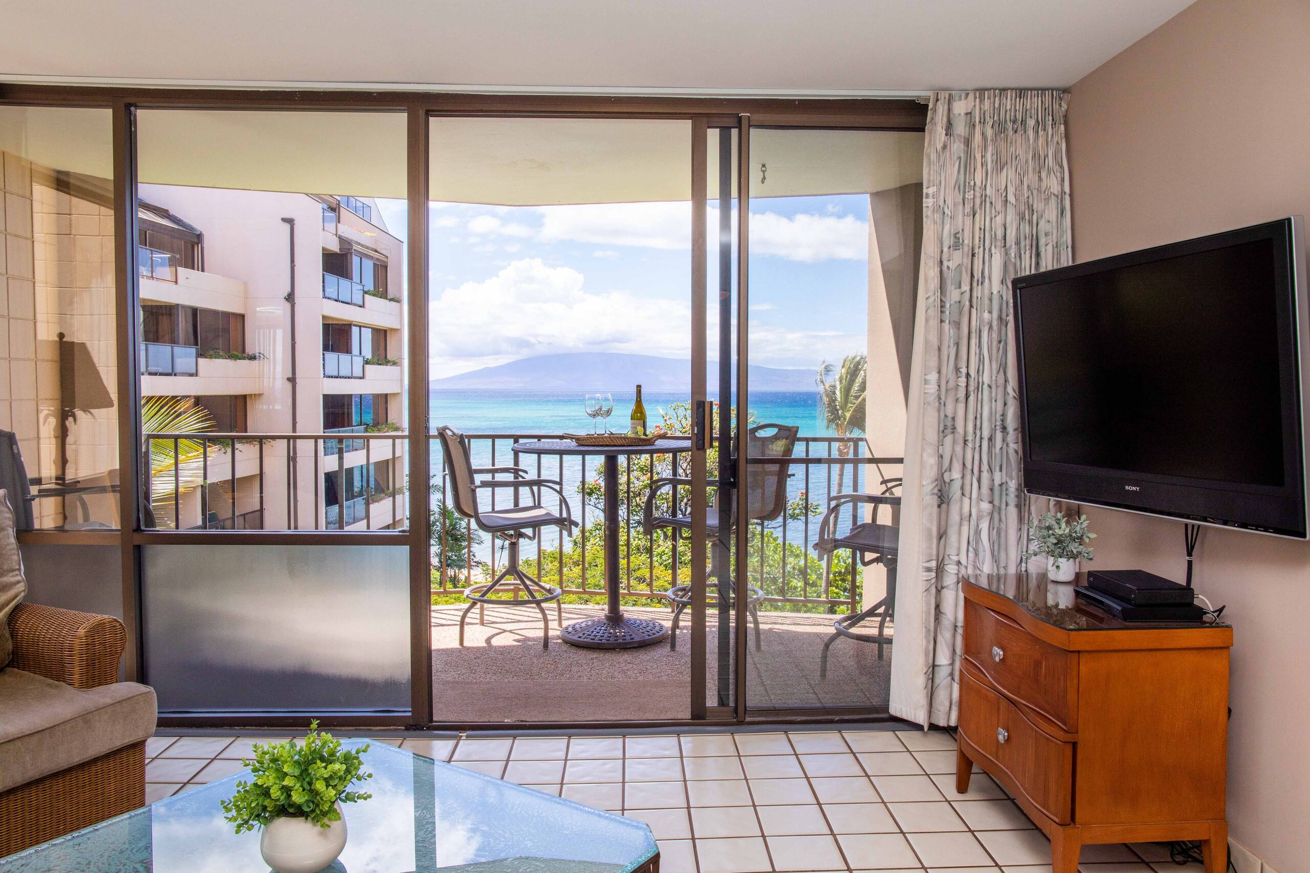 Condo in Lahaina · ★4.77 · 1 bedroom · 2 beds · 1 bath - Image 3