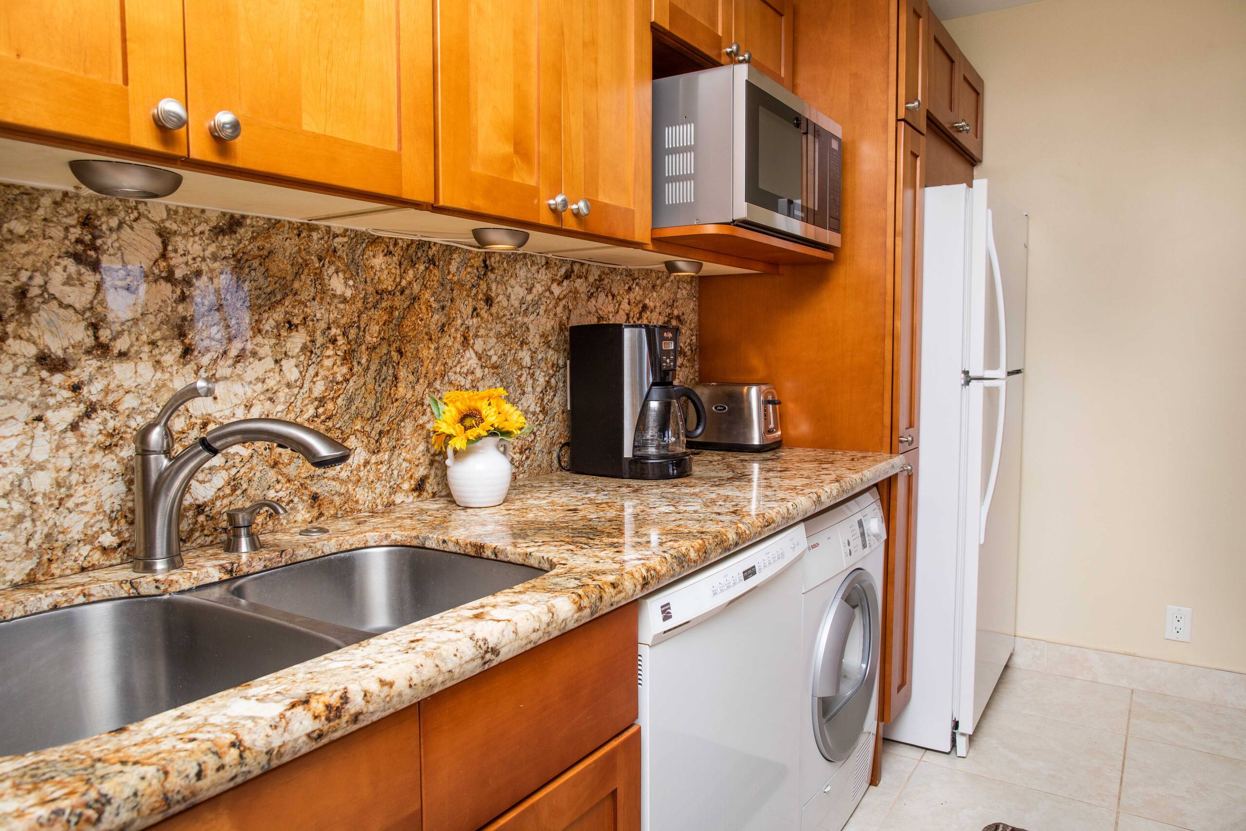Condo in Lahaina · ★4.77 · 1 bedroom · 2 beds · 1 bath - Image 8
