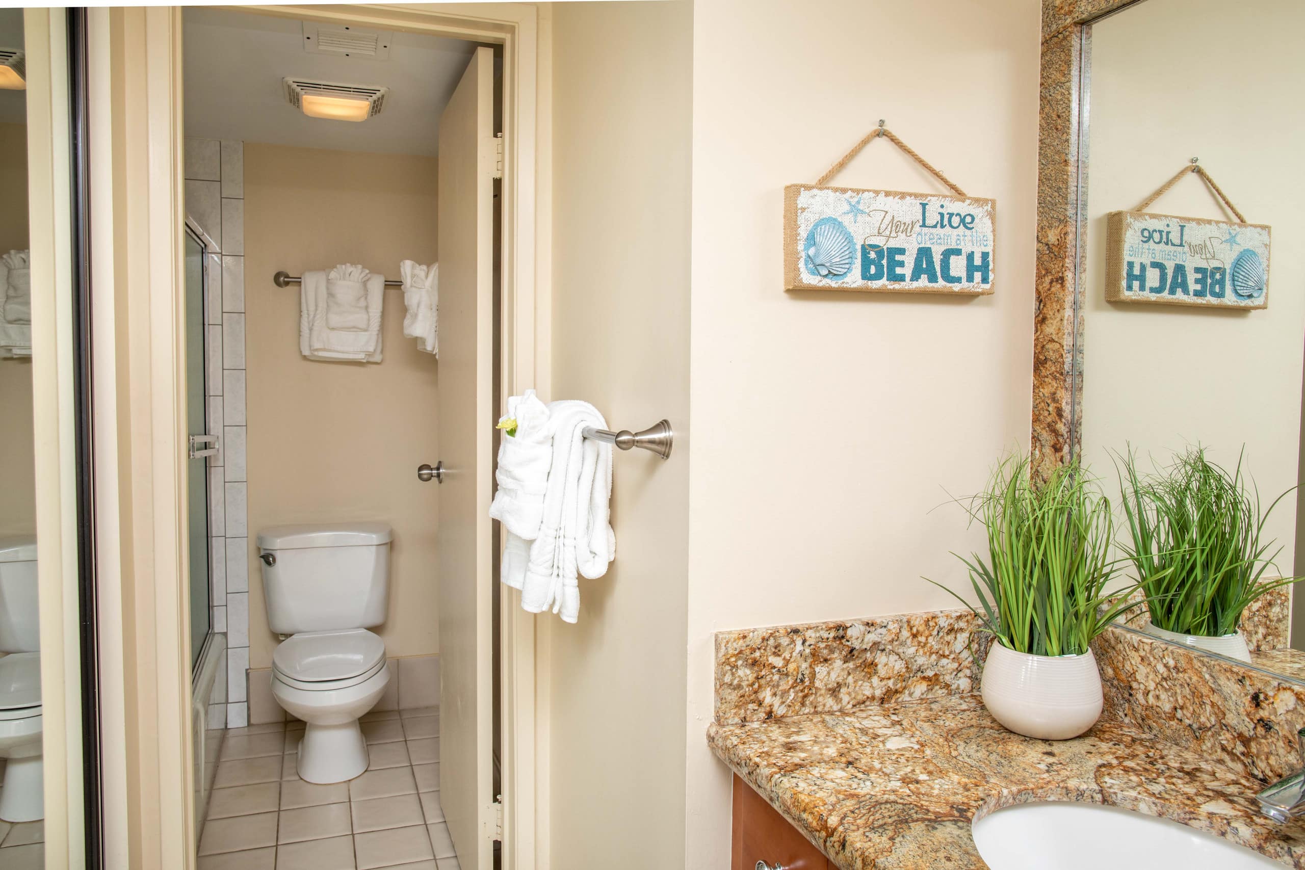 Condo in Lahaina · ★4.77 · 1 bedroom · 2 beds · 1 bath - Image 17