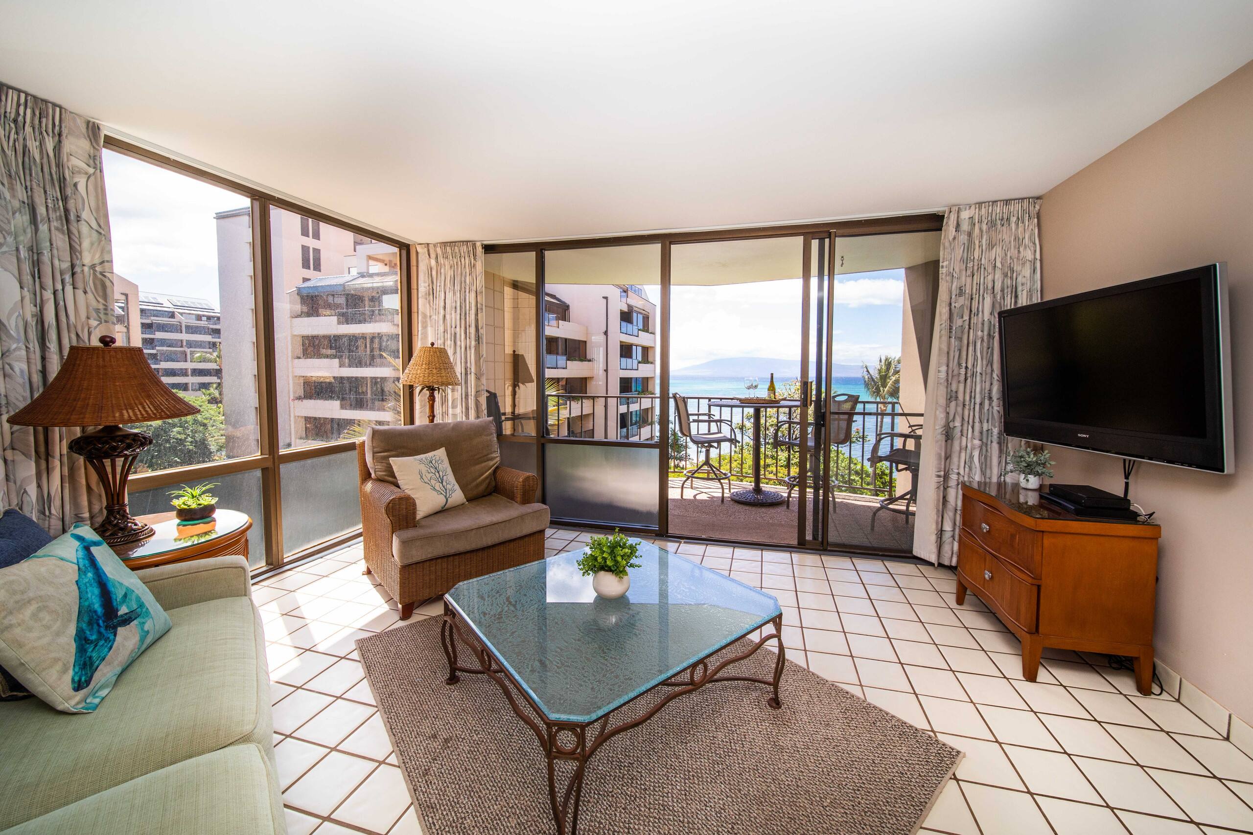 Condo in Lahaina · ★4.77 · 1 bedroom · 2 beds · 1 bath - Image 4