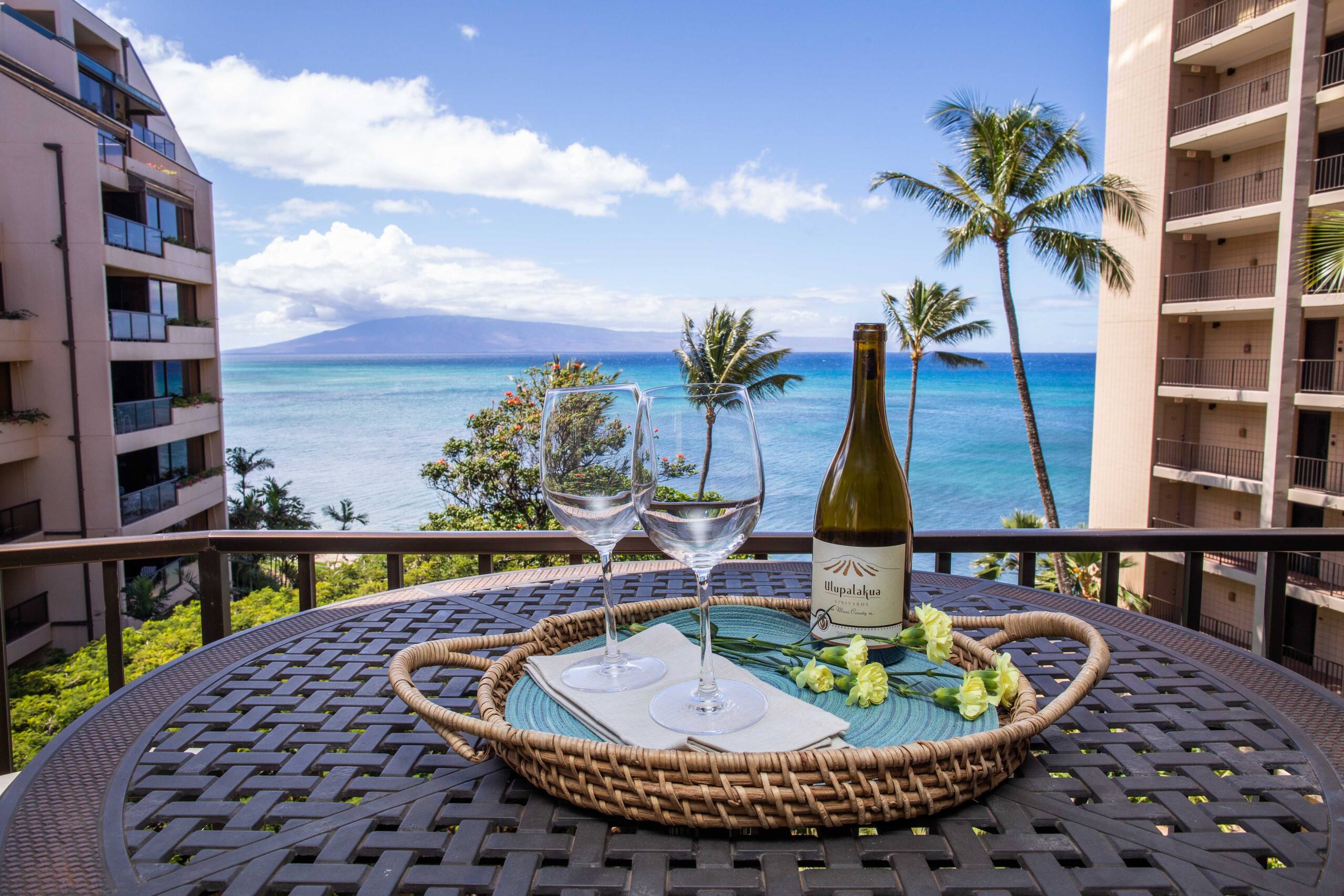 Condo in Lahaina · ★4.77 · 1 bedroom · 2 beds · 1 bath - Image 1