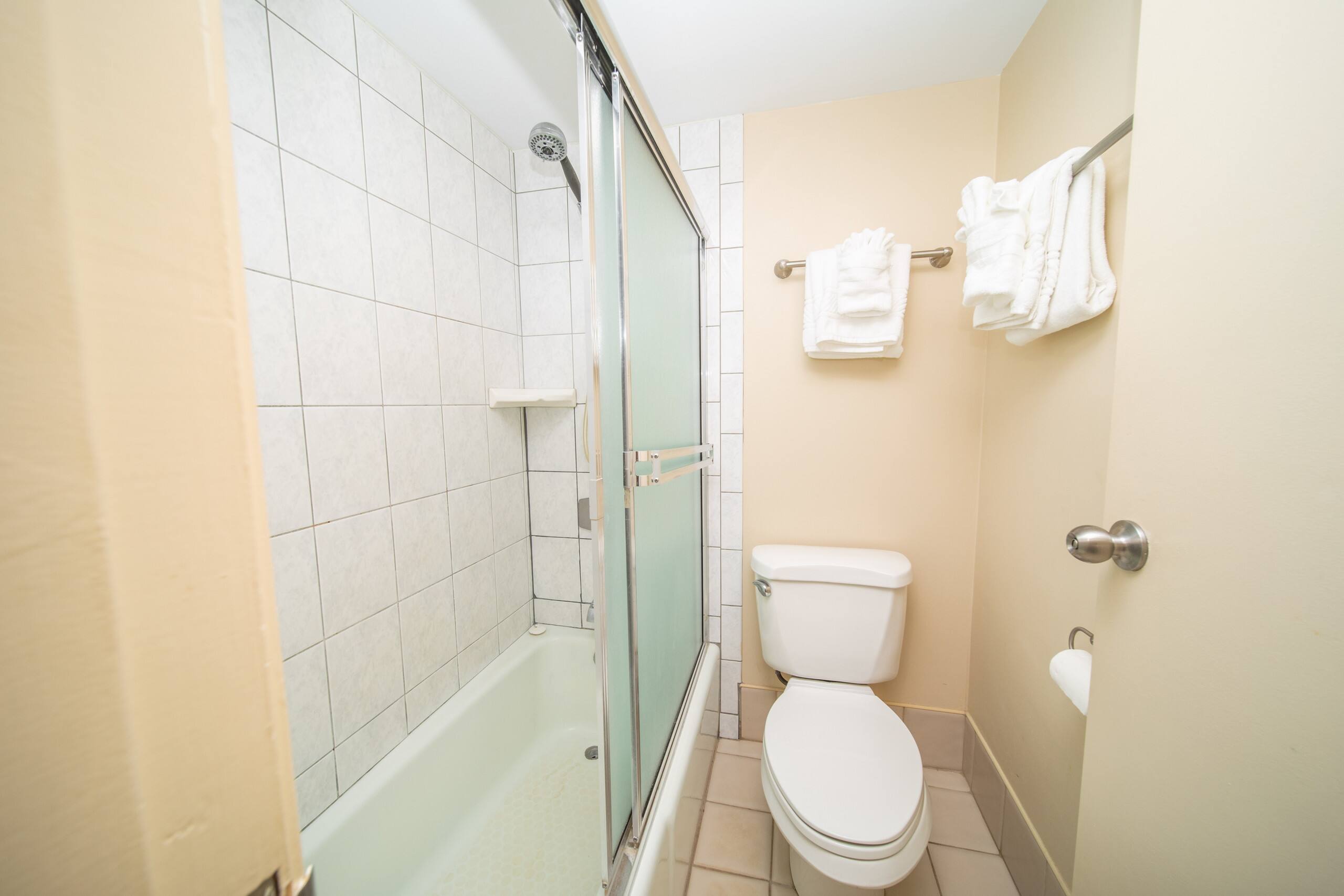 Condo in Lahaina · ★4.77 · 1 bedroom · 2 beds · 1 bath - Image 18