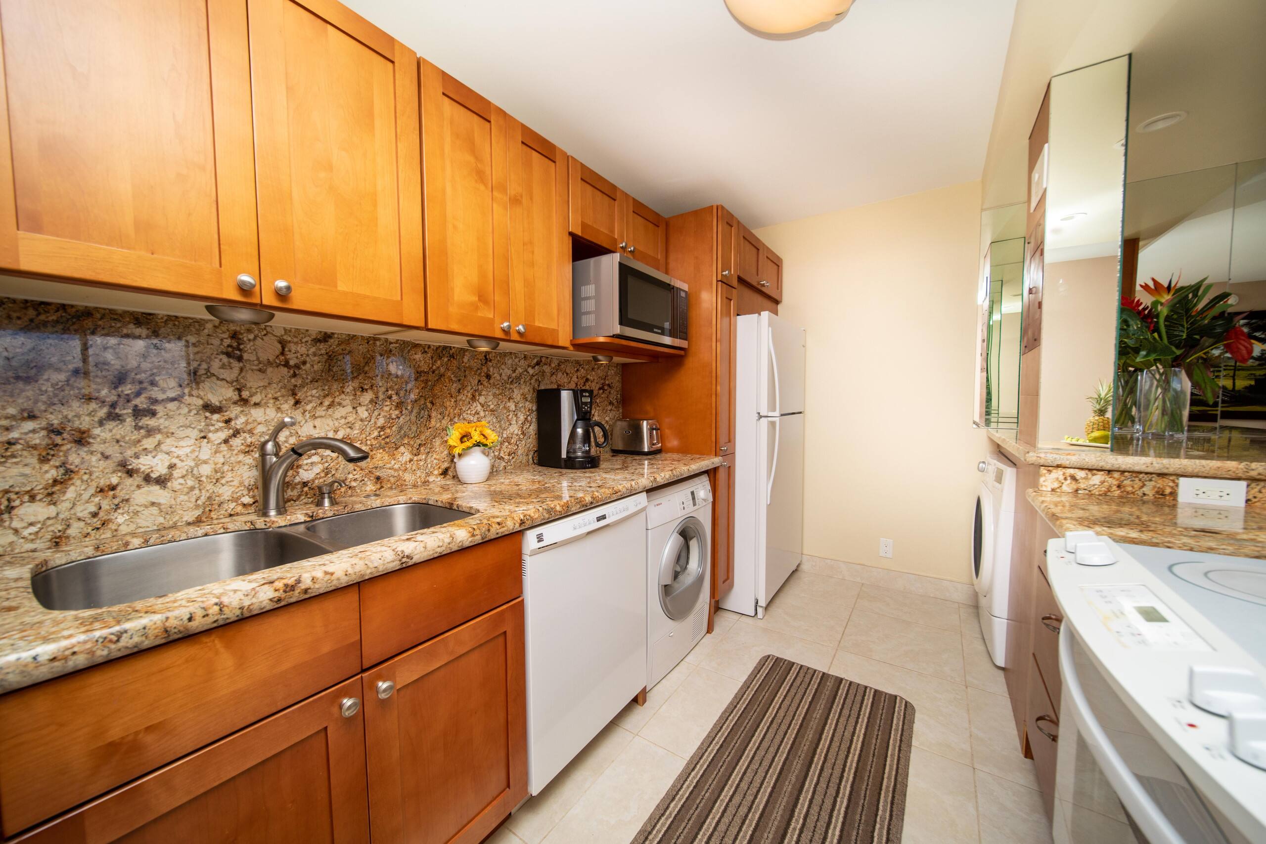 Condo in Lahaina · ★4.77 · 1 bedroom · 2 beds · 1 bath - Image 12