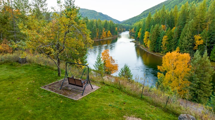 Secluded River View Hideaway