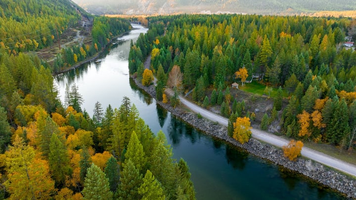 Secluded River View Hideaway