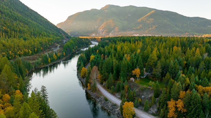 Secluded River View Hideaway