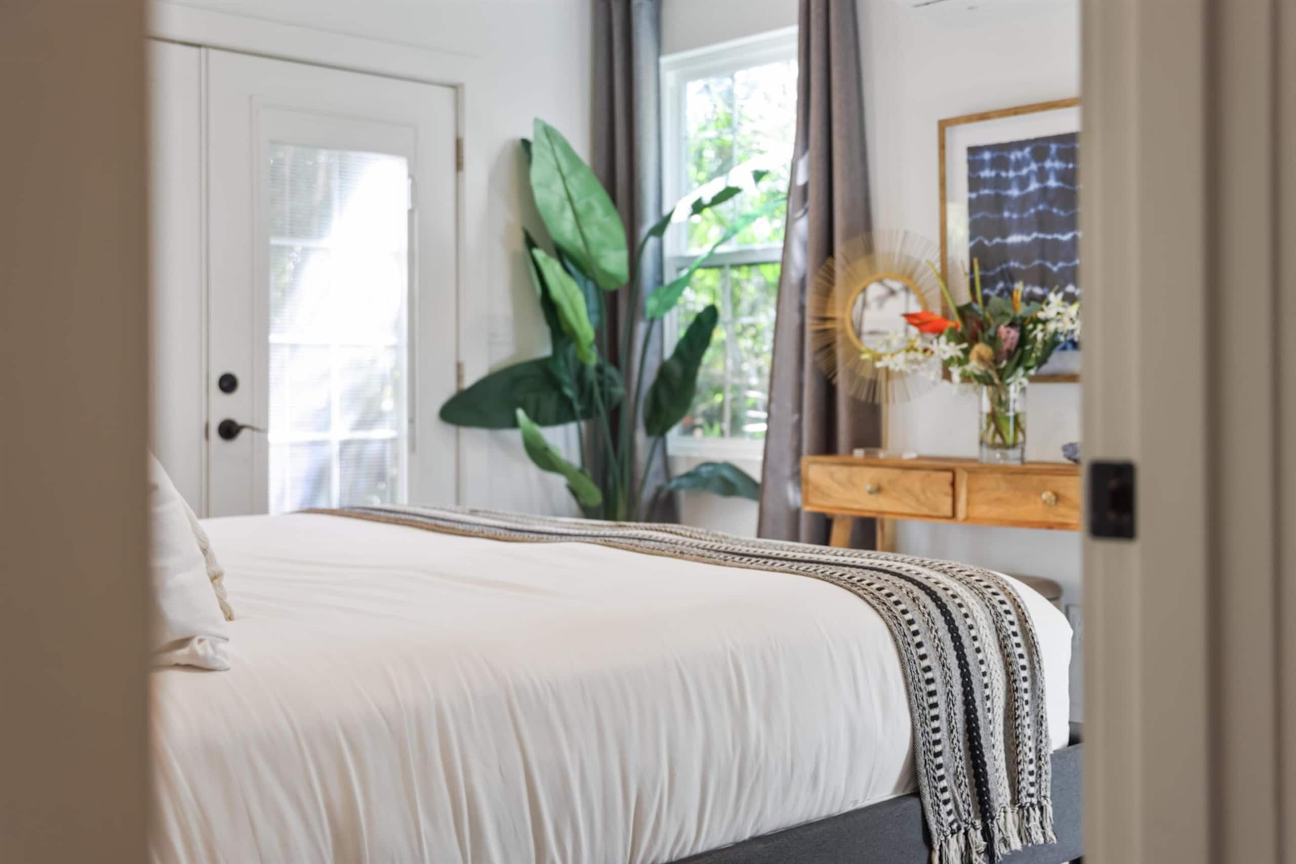 The Blue Door on Church Street | Maui Garden Suite - Image 33