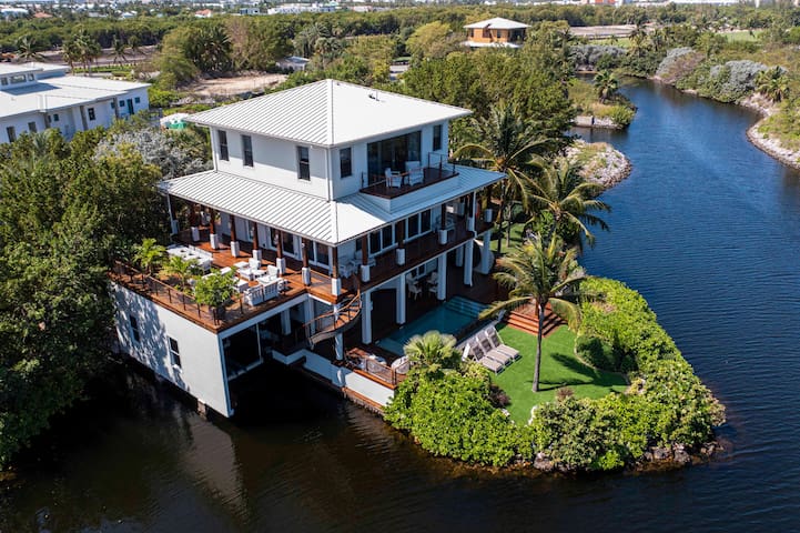 Ritz-Carlton Villa by RC Cayman Residences Rentals