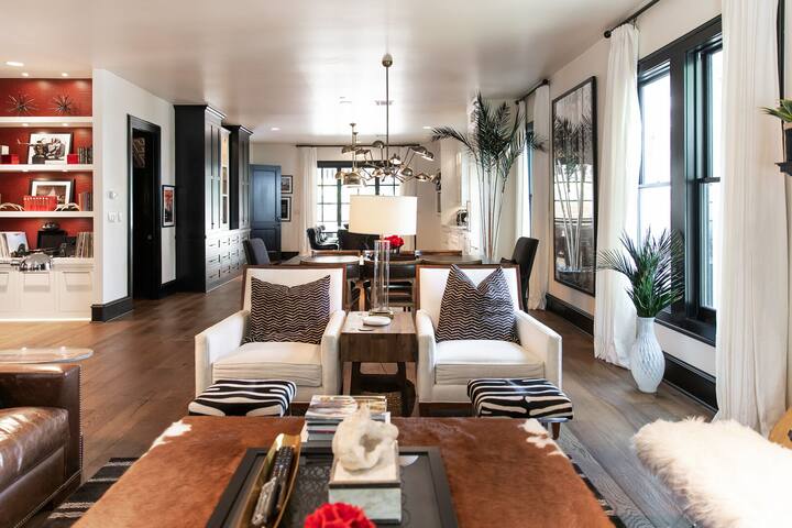 Clarksville Elevated Luxury – Stevie Ray Estate! gallery image 2