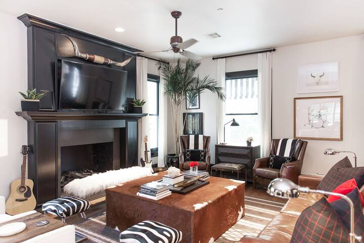 Clarksville Elevated Luxury – Stevie Ray Estate! gallery image 3