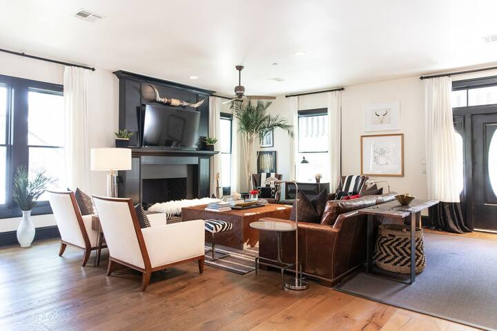 Clarksville Elevated Luxury – Stevie Ray Estate! gallery image 4