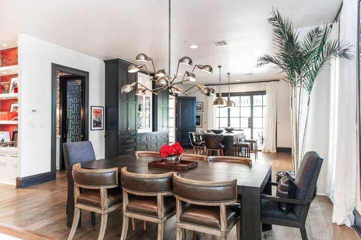 Clarksville Elevated Luxury – Stevie Ray Estate! gallery image 5