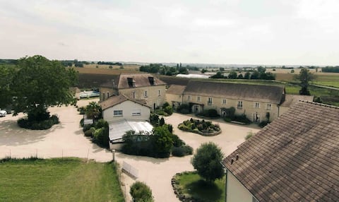 Cottage for 6 to 8 guests, pools – La Rimbertière