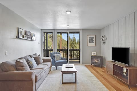 Crestview 55: Pet Friendly, Close to The Village