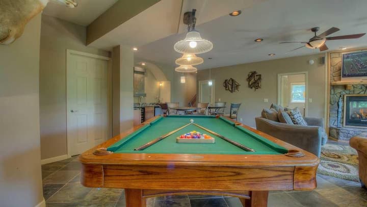 Tondelia- Master On Main, Indoor Hot Tub, Mtn View - Blue Ridge, GA