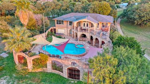 Cozy Lake Retreat w Hot Tub FirePit & Scenic Views