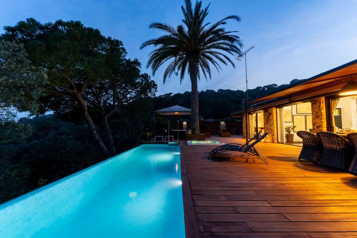 Primera linea, Piscina, Jacuzzi y Playa Privada gallery image 4