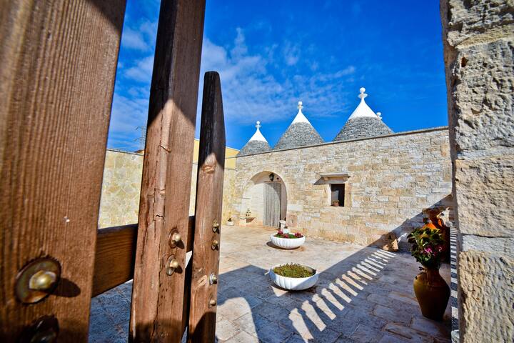 I Cinque Trulli with Swimming Pool and Parking! gallery image 3