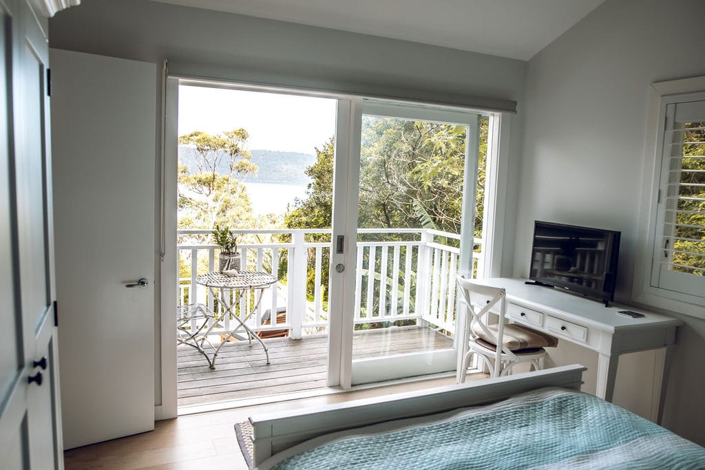 ห้องนอนควีนไซส์อยู่ห่างจากห้องรับรอง 