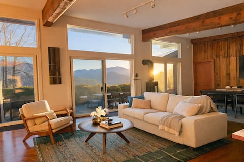 Stunning Views: 2 King Suites+Fire Pit+Fast WiFi