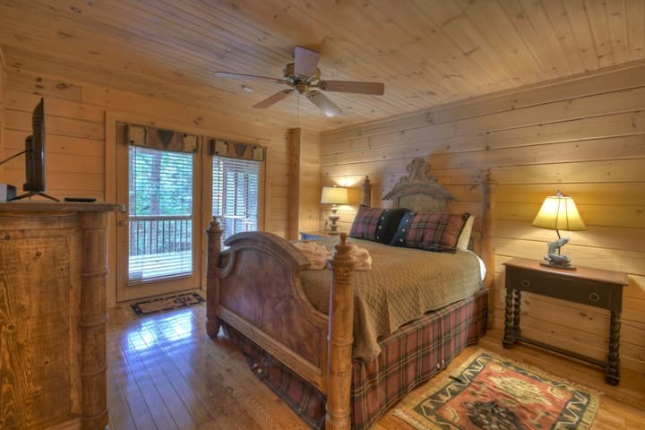 Dormitorio doble tamaño queen.