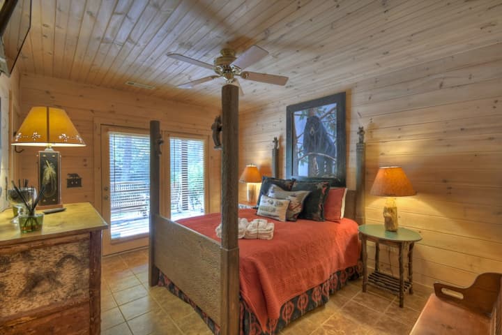 Dormitorio doble tamaño queen.