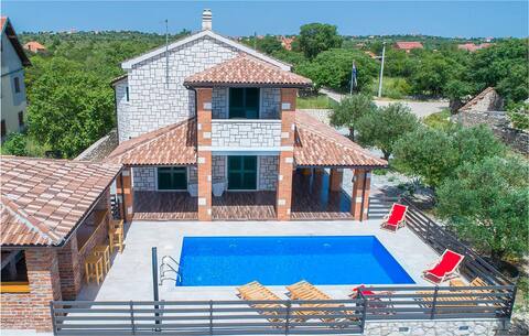 Stunning home in Ladevci with WiFi