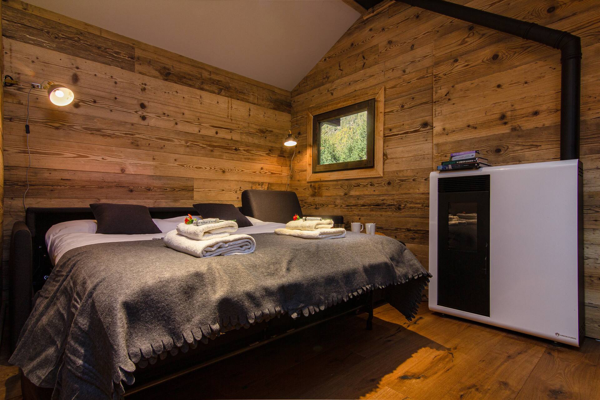 Mazot du Mont-Blanc w/View, Terrace & Stove, (Sleeps 4) - Happy Rentals — photo 4