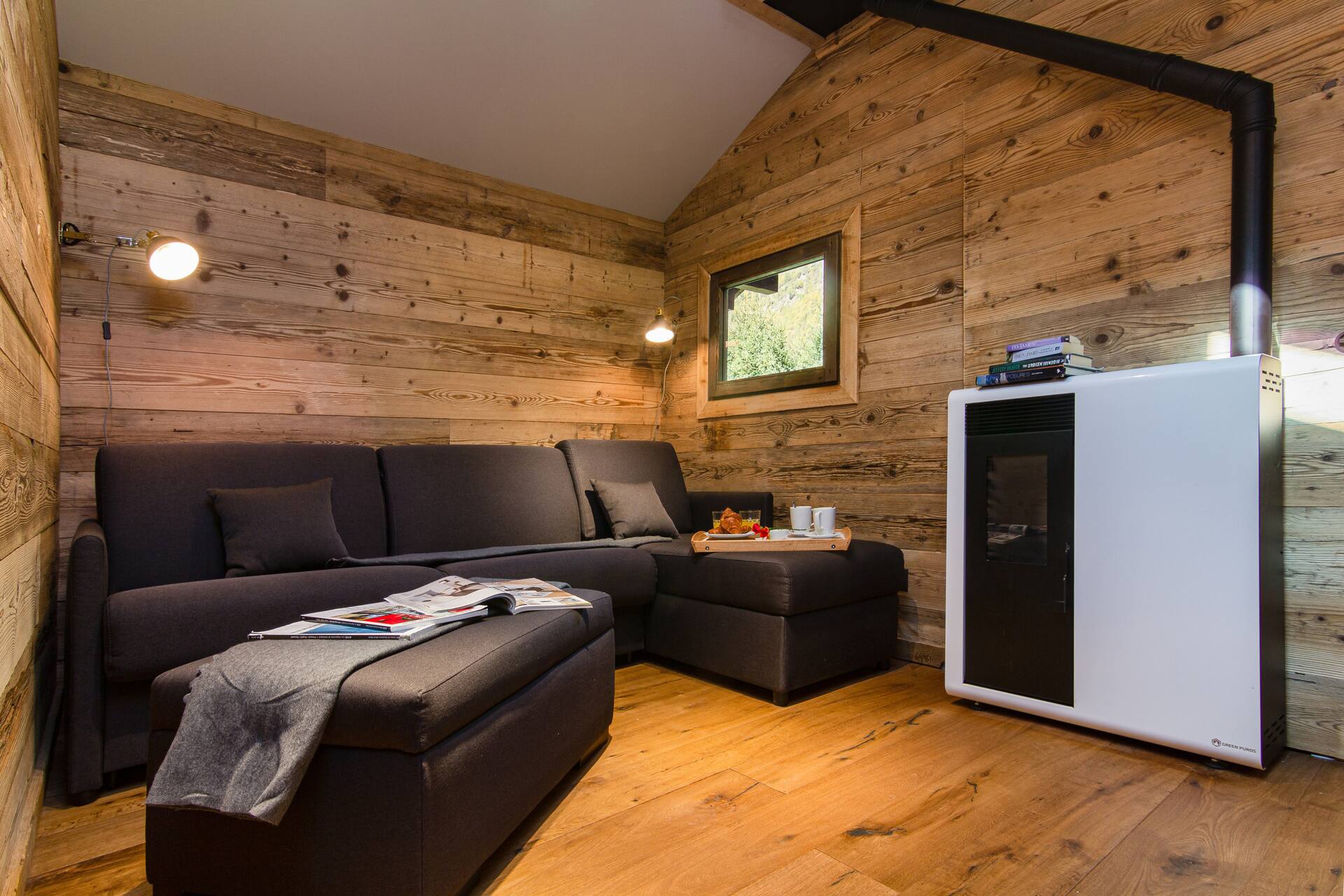 Mazot du Mont-Blanc w/View, Terrace & Stove, (Sleeps 4) - Happy Rentals — photo 3