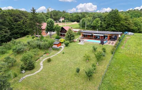Nice home in Rakov Potok with WiFi