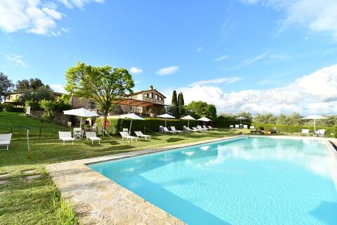 Rocche di valiano, jasmine in siena, pool use, a