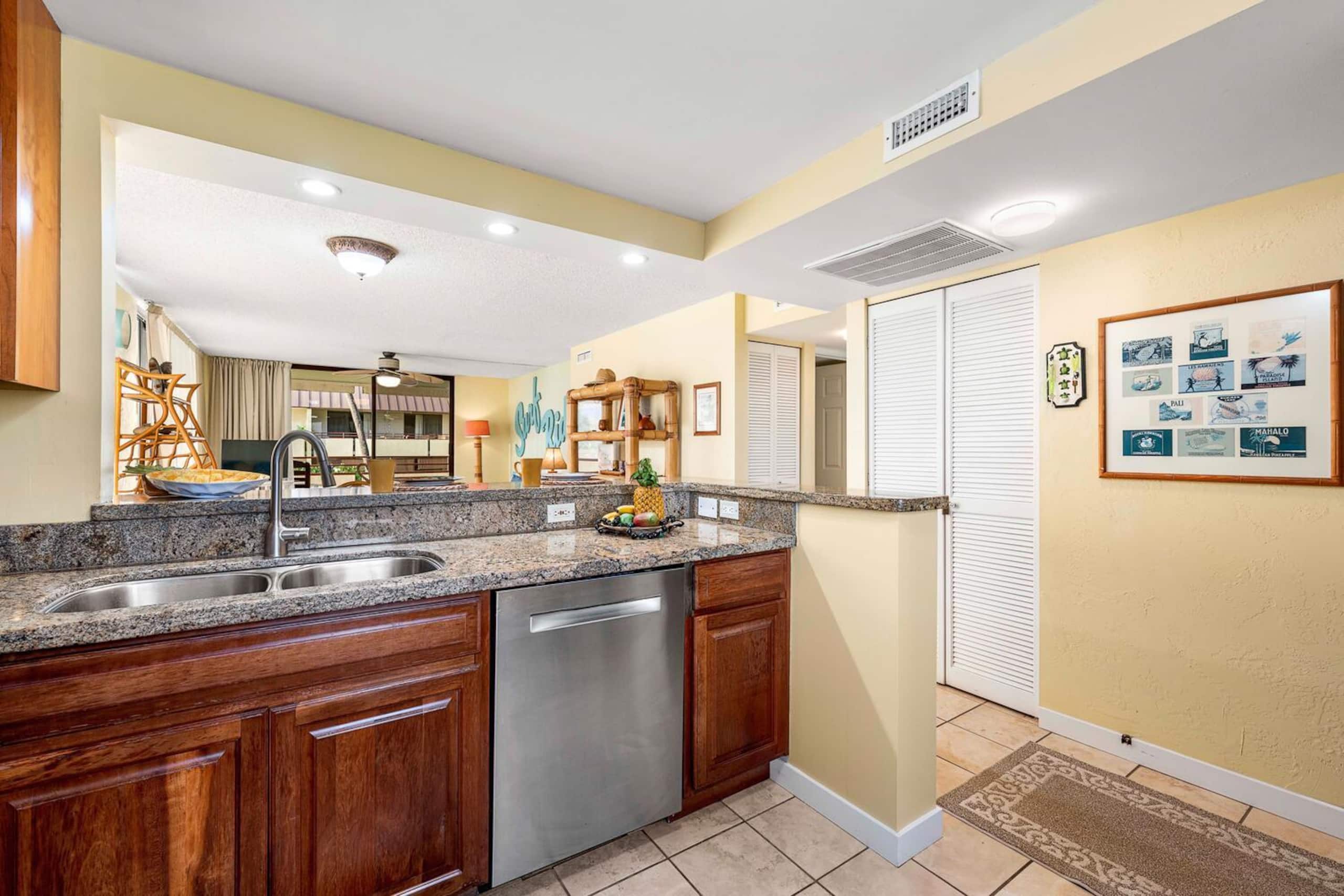 Condo in Kailua-Kona · ★4.9 · 2 bedrooms · 3 beds · 2 baths - Image 13