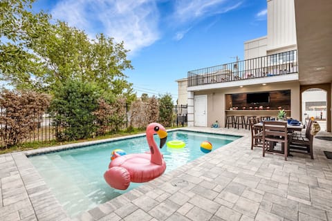 Forever Sunshine | Pool • Outdoor Bar • Sleeps 26