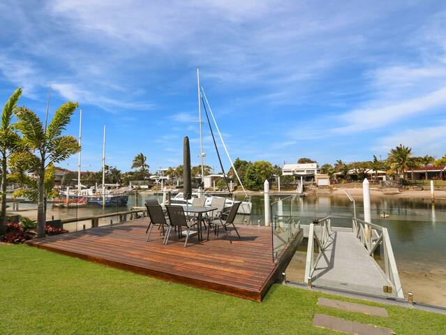 Adelong- Waterfront Home Bordering Mooloolaba gallery image 3