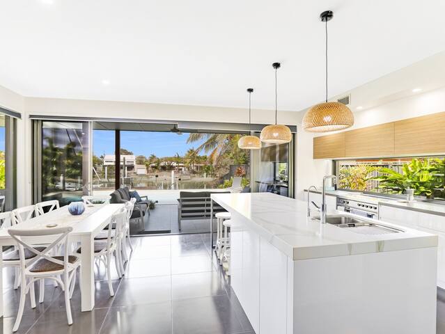Adelong- Waterfront Home Bordering Mooloolaba gallery image 2