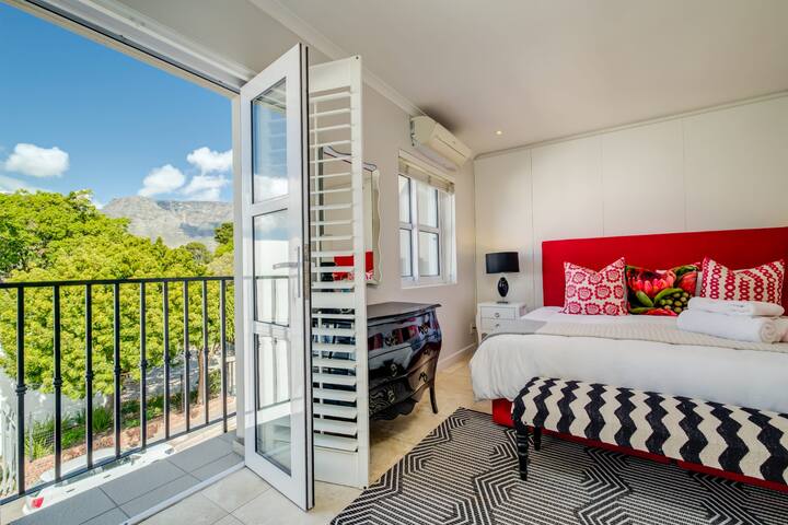 Mountain View Townhouse in De Waterkant 209 DWP gallery image 2