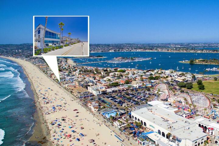 Modern Oceanfront Living | Liquid Blue 1 | MB gallery image 2