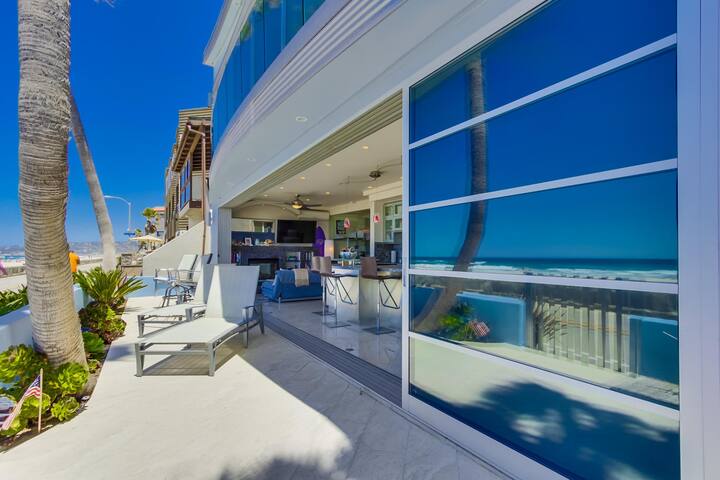 Modern Oceanfront Living | Liquid Blue 1 | MB gallery image 4