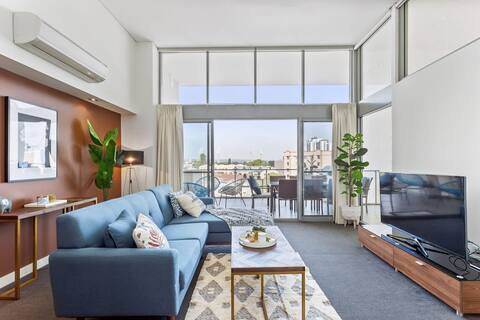 Bright 3bdrm City Skyline views CATBus,WACA,Optus