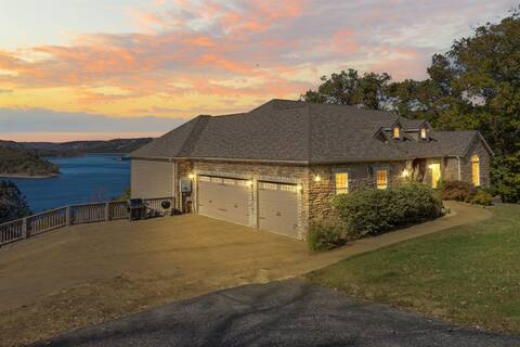 Private Pool & Hot Tub, Amazing LakeView, GameRoom