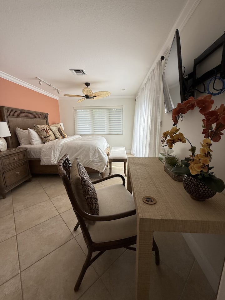 Guest Bedroom with Queen Bed and ensuite