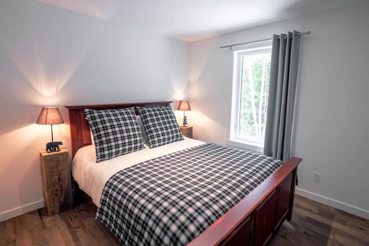 Chambre # 2 . Lit queen size