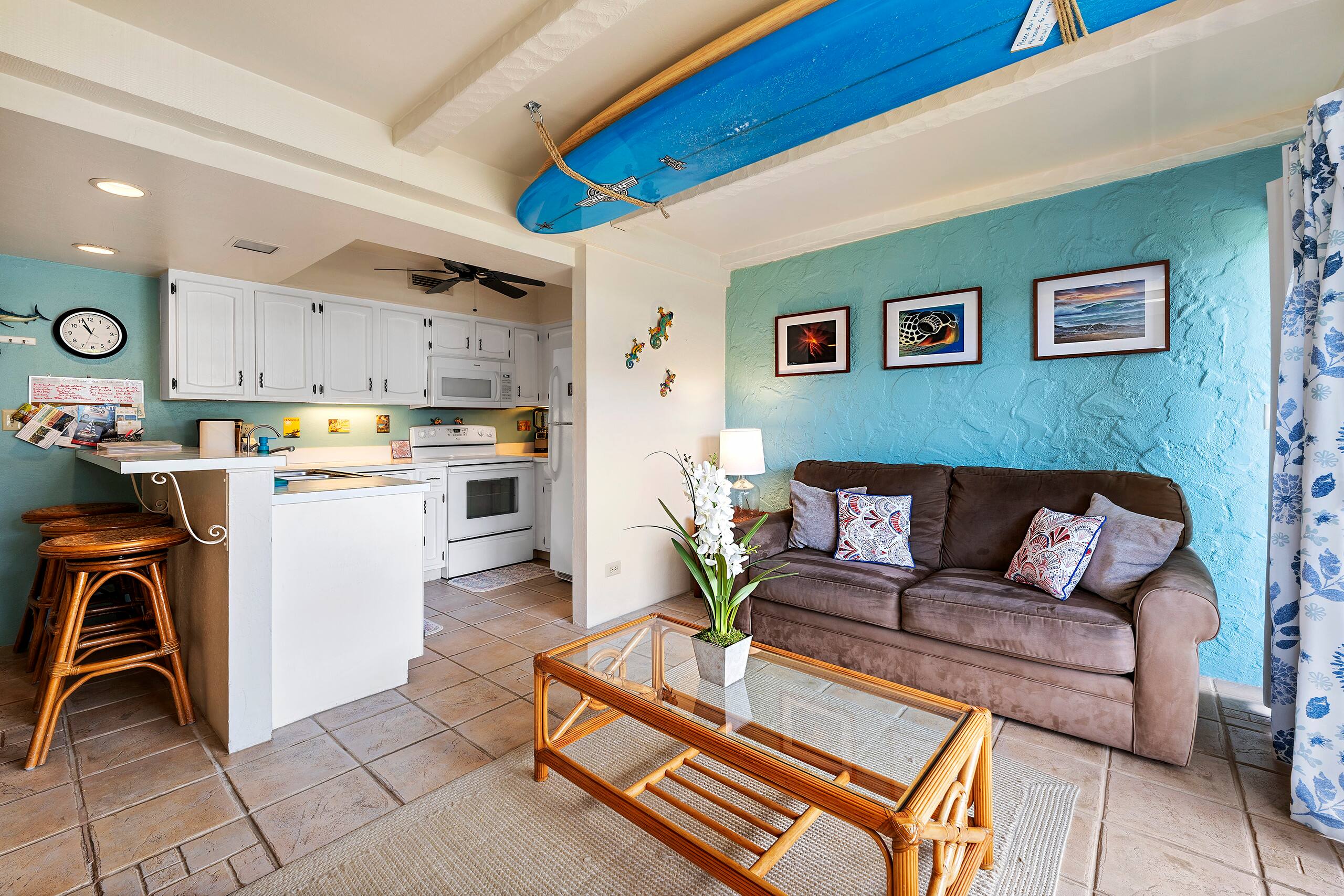 Condo in Kailua-Kona · ★4.58 · 1 bedroom · 2 beds · 1 shared bath - Image 3