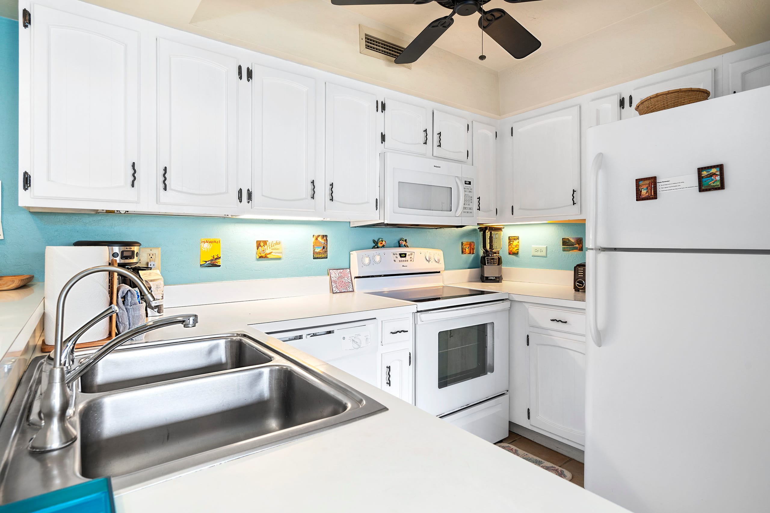 Condo in Kailua-Kona · ★4.58 · 1 bedroom · 2 beds · 1 shared bath - Image 13