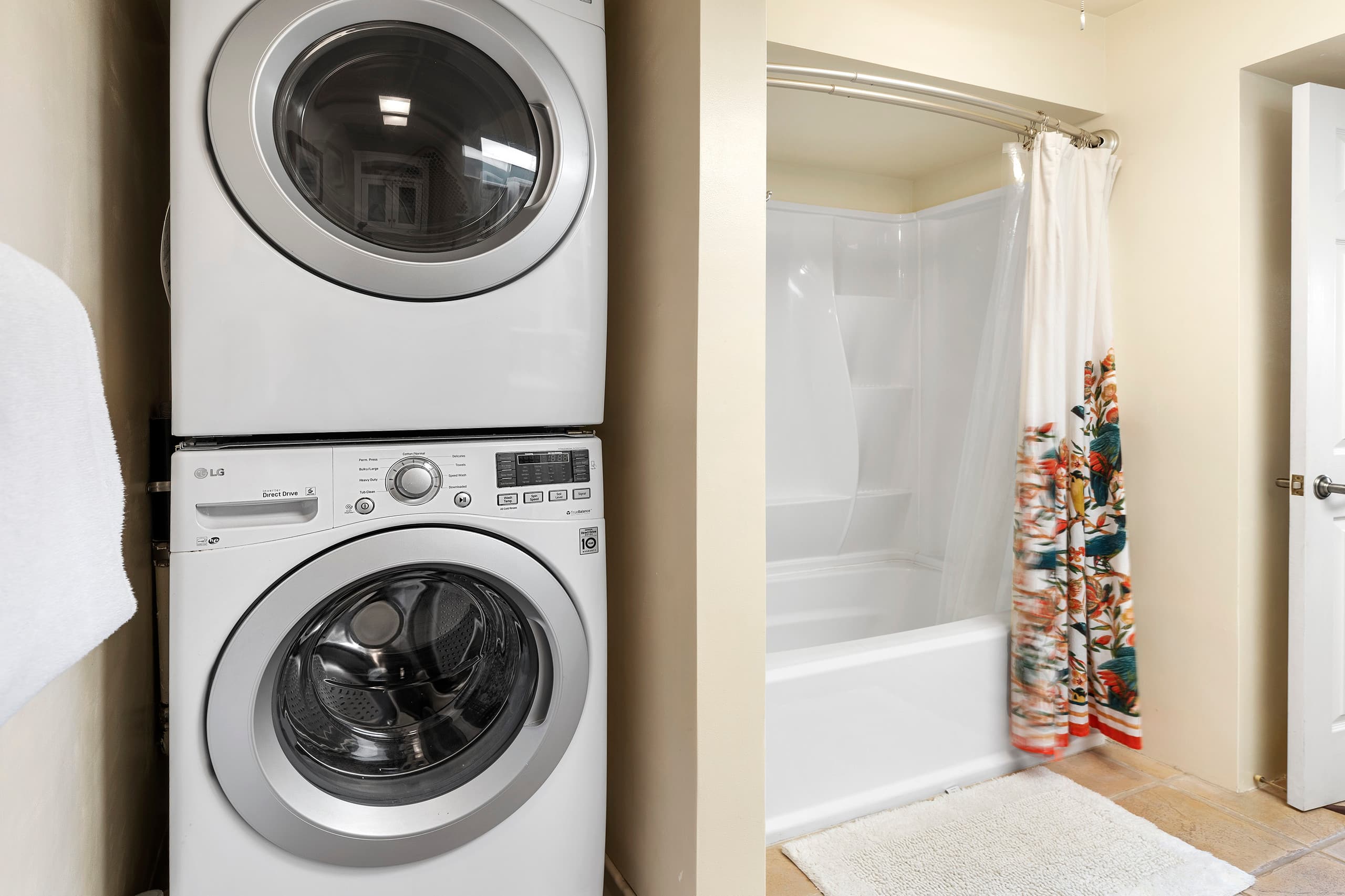 Condo in Kailua-Kona · ★4.58 · 1 bedroom · 2 beds · 1 shared bath - Image 18