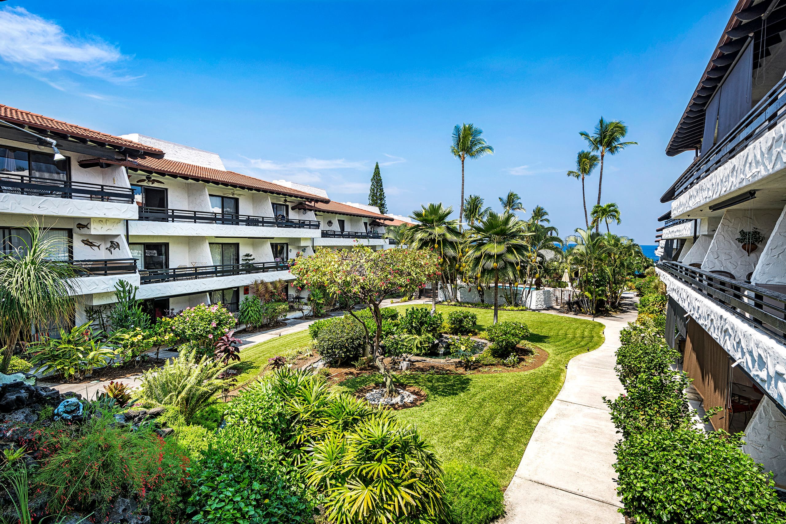 Condo in Kailua-Kona · ★4.58 · 1 bedroom · 2 beds · 1 shared bath - Image 33