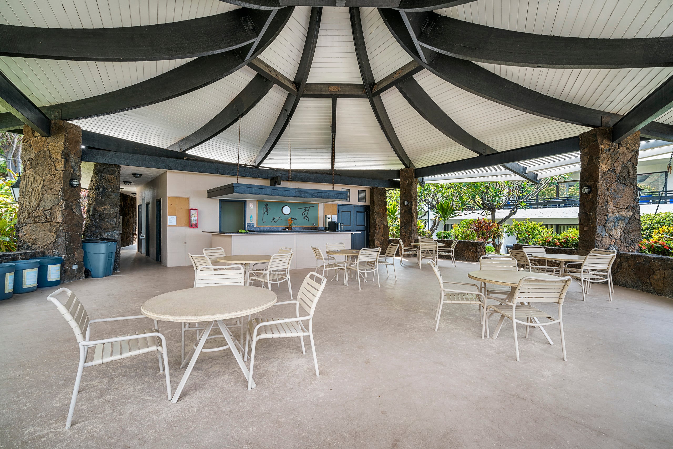 Condo in Kailua-Kona · ★4.58 · 1 bedroom · 2 beds · 1 shared bath - Image 21