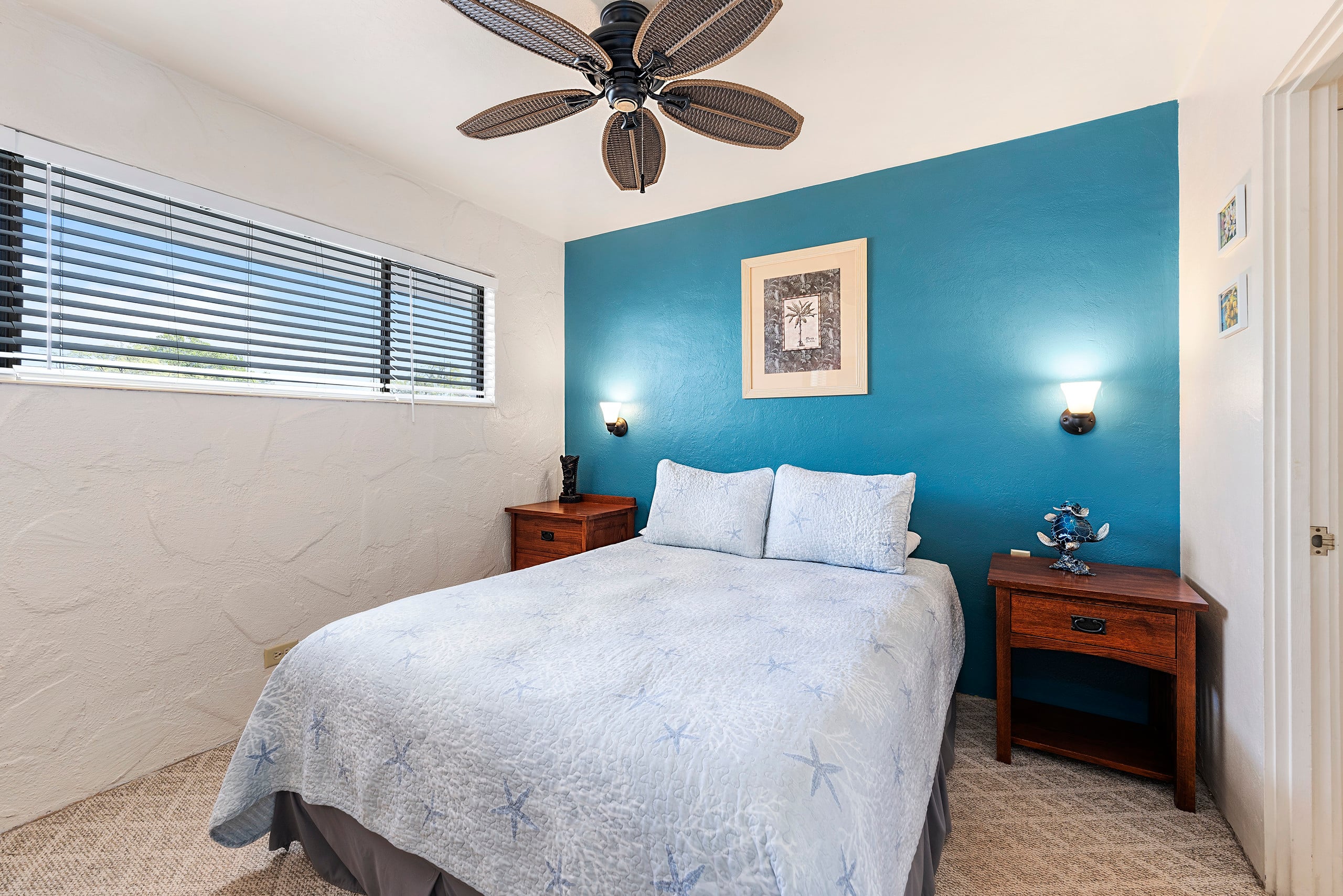 Condo in Kailua-Kona · ★4.58 · 1 bedroom · 2 beds · 1 shared bath - Image 11