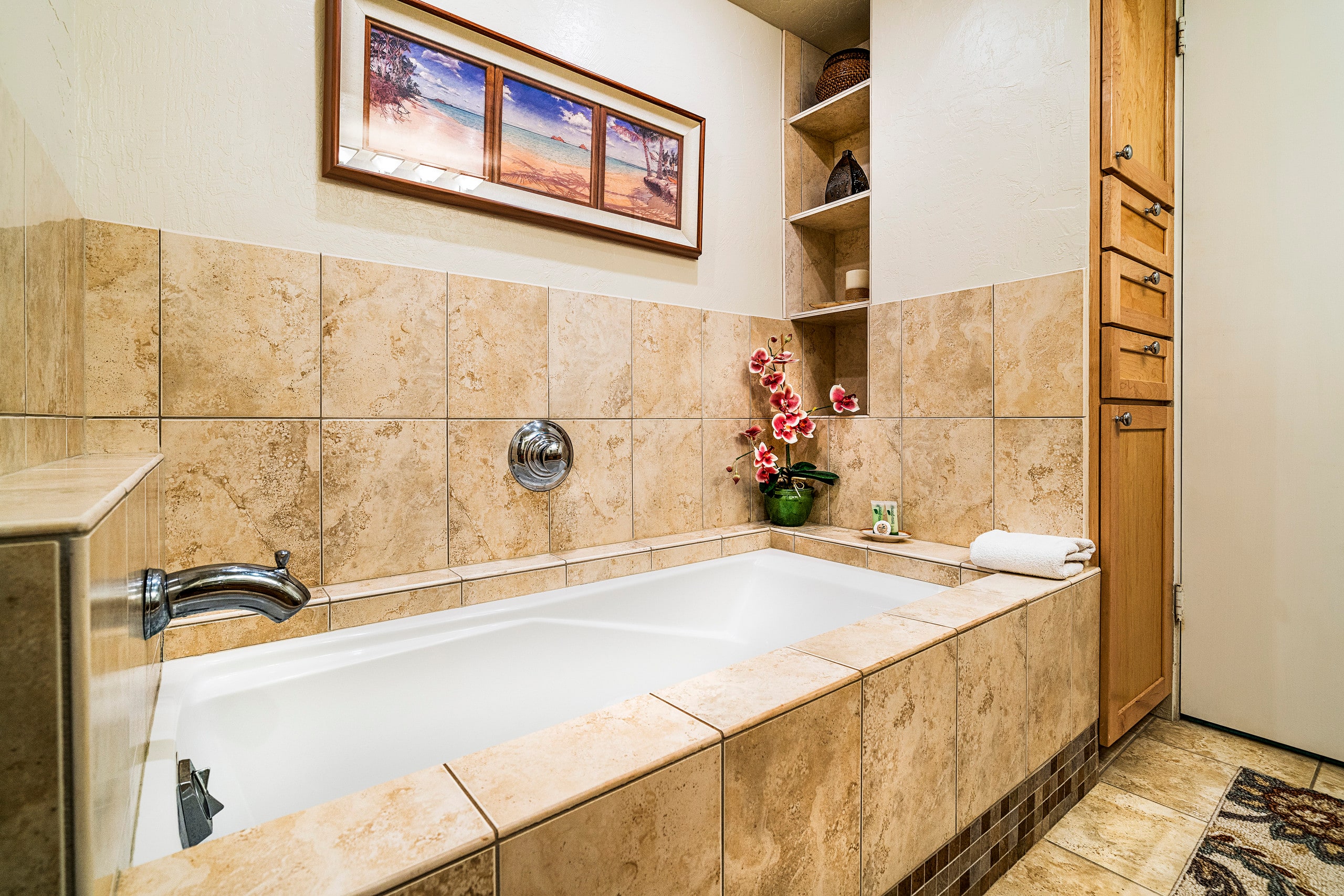 Condo in Kailua-Kona · ★4.78 · 2 bedrooms · 4 beds · 2 baths - Image 15