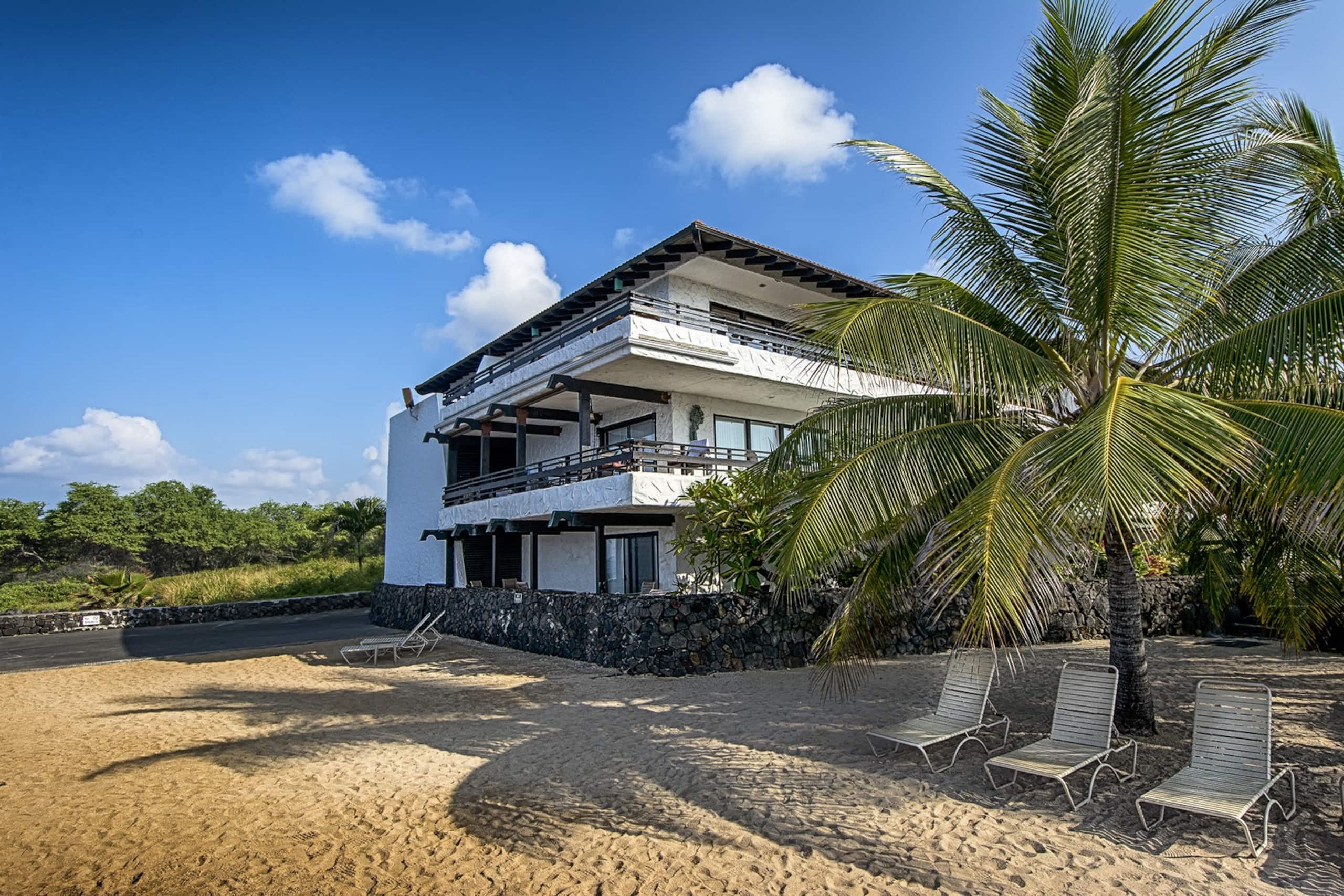 Condo in Kailua-Kona · ★4.78 · 2 bedrooms · 4 beds · 2 baths - Image 32